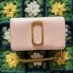 最終値下げ　状態良　MARC JACOBS マークジェイコブス　二つ折り財布のサムネイル