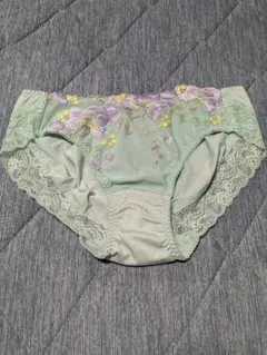 刺繍入りミントグリーンショーツ Lサイズ