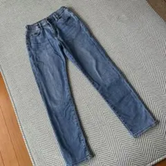 UNIQLOブルーデニムストレートパンツ