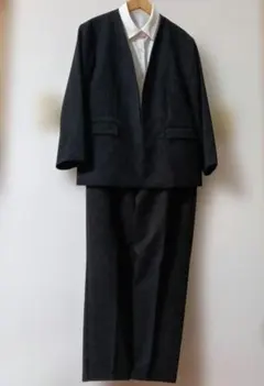 ノーカラージャケット　パンツ　スーツ