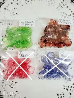 ❤50個150円/手染め&スプレー塗装4弁クリアフラワービーズ❤