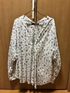 新品 mizuiro ind ミズイロインドスモールフラワーVネック ブラウスのサムネイル