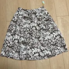 NEWYORKER ニューヨーカー花柄スカート　スネあたりになります。
