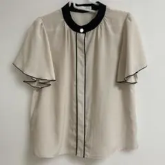 ナチュラルクチュール　半袖ブラウス ベージュ　ブラック
