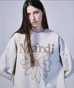 Mardi Mercredi マルディメクルディ　スウェット　刺繍　オートミール Mardi Mercredi（マルディメクルディ） スウェット SWEATSHIRT TRIPLE