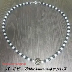 パールビーズ×black&whiteネックレスSeahorse×original