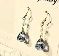 1864.スワロ入り♡ しずく型レジンピアス♡ - メルカリ