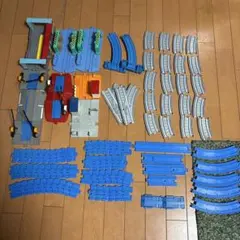 プラレール セット まとめ売りレール、駅2、踏切2、洗車機2台他