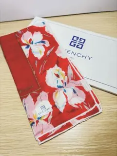 【新品未使用❗️】GIVENCHY ジバンシィ ハンカチ 花柄 レッドのサムネイル