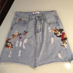 【美品】ダメージデニム ミニスカート　花刺繍　韓国