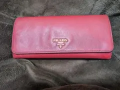 PRADA レッドレザー 長財布