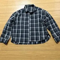 ネイビーとホワイトのチェック柄長袖シャツ