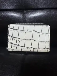 ホワイト クロコダイルパターン 長財布