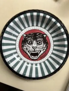 GUCCI 「ルイ王朝様式椅子デザイン 陶器皿 4枚セット」 GUCCI 「ルイ王朝様式椅子デザイン 陶器皿 4枚セット」 2025年