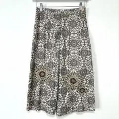 【ジャンニロジュディチェ】総柄刺繍ロングスカート ベージュ　36/S【A25】のサムネイル