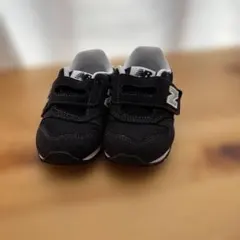 【美品】New Balance 373 ブラックスニーカー　13cmのサムネイル