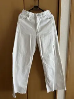 ホワイト フリンジ裾 ワイドレッグデニムパンツ
