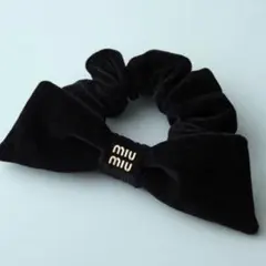 miu miu ベルベット ヘアクリップ ブラック - メルカリ