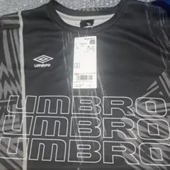 早い者勝ち！タグ付きUmbro ブラック シャツ　Mサイズ