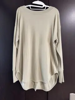 カーキベージュ 長袖 トップス バックシルエット　ボタン付き　サイズs アズール