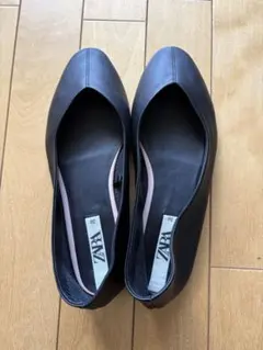 美品　ZARA Vカット フラットシューズ パンプス 本革 ブラック 38のサムネイル