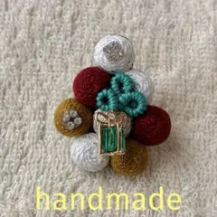 ハンドメイド　刺繍ブローチ　クリスマスツリー　ボンボンブローチ304