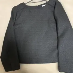 黒長袖トップス