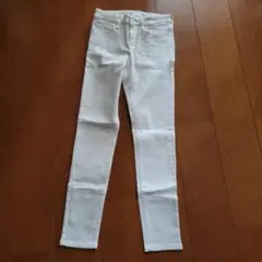 ユニクロ デニム スキニー ティパード ホワイト 22