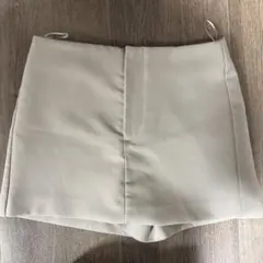 ZARA ベージュ ミニスコート