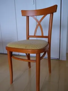 人気のチェコのTON社製クロスバックチェア