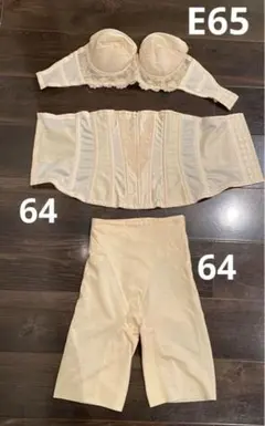 【値下げ中】フォーシスアンドカンパニー　ブライダルインナー Vカット　D65 2025年最新】フォーシスアンドカンパニー vカットビスチェの人気