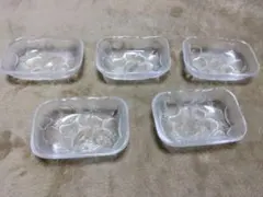 花型模様のガラスの小皿　5点セット