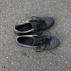 ブラックサッカーシューズ・スタッド付き モナルシーダネオ2PRO
