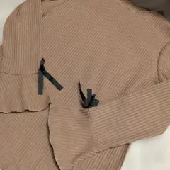 リボン付きフリル裾　チャコールブラウン　長袖カットソー　ビーデスビー　１４０