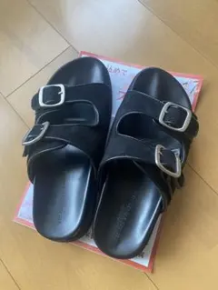 ブラックダブルバックルフラットサンダル