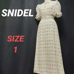 SNIDEL　スナイデル　小花柄ミドルワンピース　Aライン　花柄