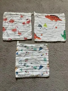 ガーゼハンカチ　タオル　3枚セット　ループ付き　フラミンゴ　恐竜