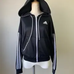 adidas ★ブラック パーカー　薄いジャージ