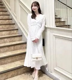 【新品タグ付き】LILLIAN CARAT レースデザインカットワンピース　オフ
