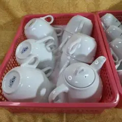 「カフェ コムサ」／カップ・皿・ティーポット・ピッチャー