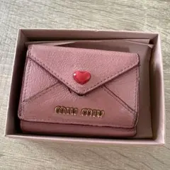 miumiu三つ折り財布のサムネイル
