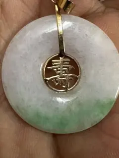 翡翠のネックレス