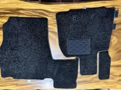 デリカD5　フロアマット　新品未開封(写真掲載一時開封)　黒 デリカD5 フロアマット 新品未開封(写真掲載一時開封) 黒