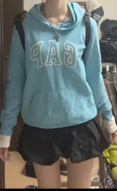 GAP 水色 フード付きパーカー