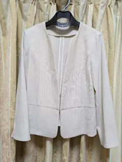 any SiS ベージュ ノーカラージャケット