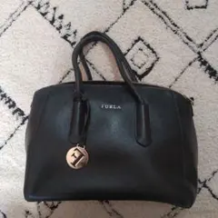 FURLA 黒レザーハンドバッグ