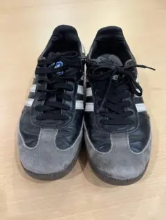 グレー スニーカー