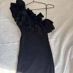 ZARAフリル付き黒ワンピース Sサイズ