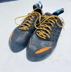 Item thumbnail for item 2afc81f8-a5f0-4615-8b4f-8a5bc4080d86