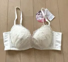 刺繍入りホワイトブラジャー B70 盛っちり谷間ブラ